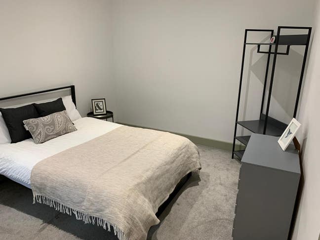 **Available Now **large double room  Main Photo