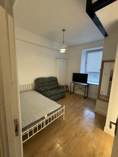 Room with en-suite  Main Photo