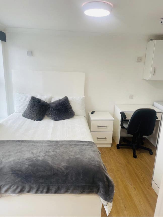 En-suite double room  Main Photo