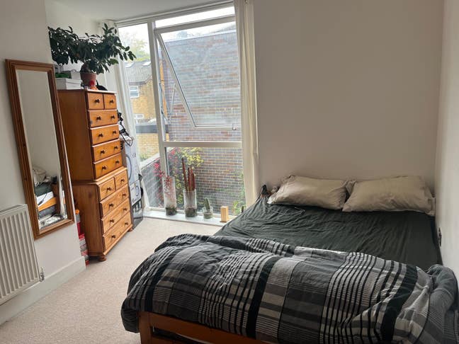 Brick Lane venue living with a professional couple Main Photo