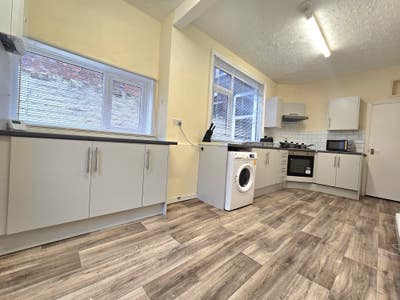 One Room Available in This Four Bed House Share Main Photo