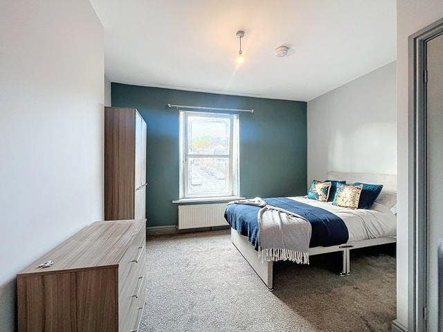 Spacious & Comfortable Rooms –Wombwell Main Photo