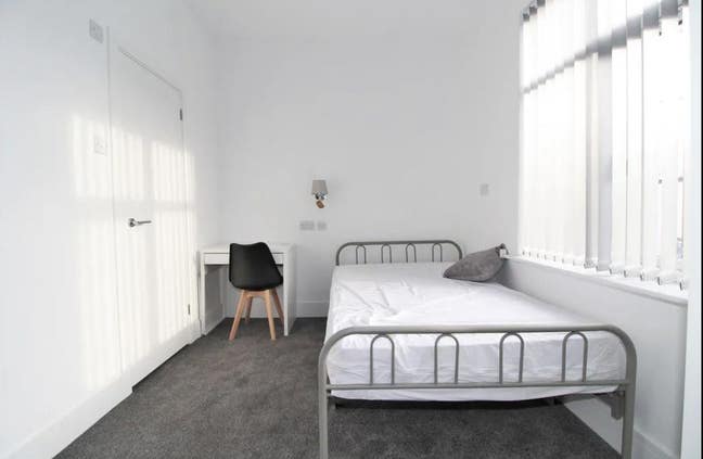 En-suite room CV1 | En-suite Bills inc| City close Main Photo
