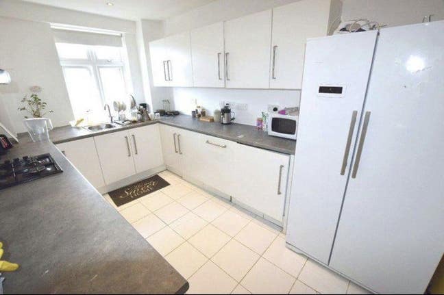 ✨ Cozy Room at Grove Hall Court 🏠 Main Photo