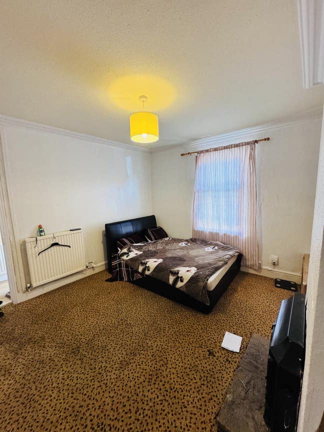 Double room available in Cheltenham town Main Photo