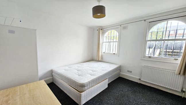 Large Apartment - Bills Included - Couples Welcome Main Photo