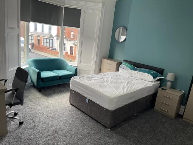 Refurbished Flat close to College/Chi Metro Main Photo