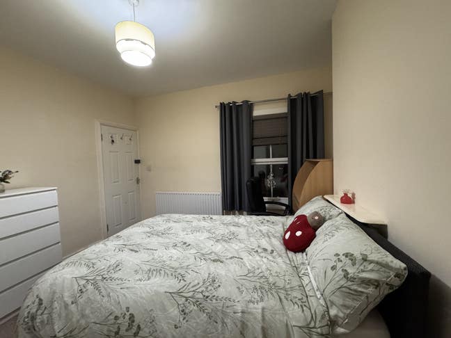 Double Bedroom  Main Photo