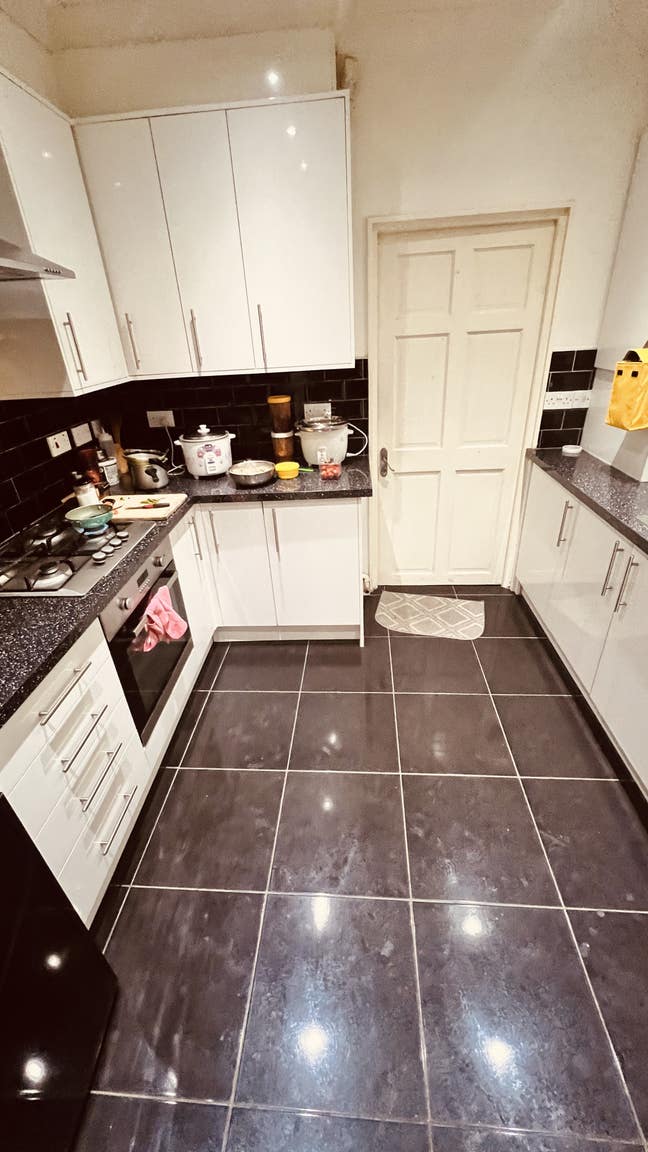 Flatmates  Main Photo