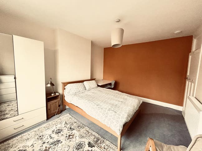 Sunny Room - Southville,  Mon-Fri. Bills inc Main Photo