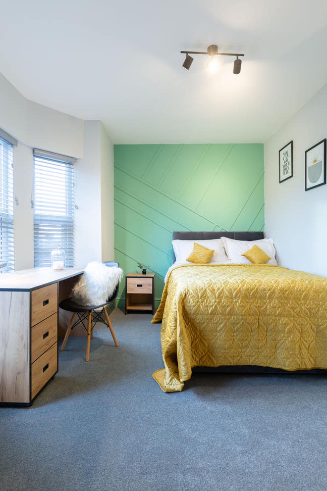 Premium high spec double en suite room Main Photo