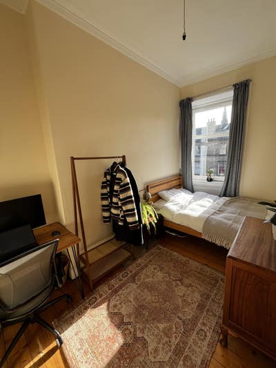 Cosy double south facing bedroom near Leith walk Main Photo