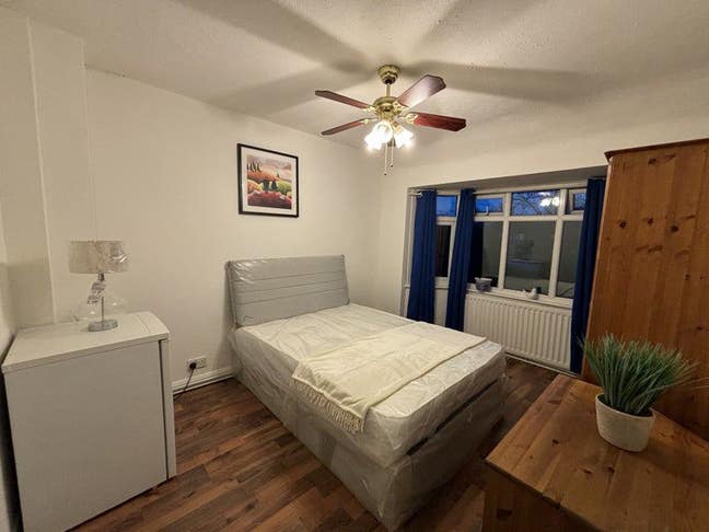 1 large double bed to rent in Mitcham Eastfields Main Photo