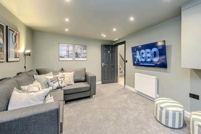 Rare Opportunity 💥 Stunning Studio Room  Main Photo