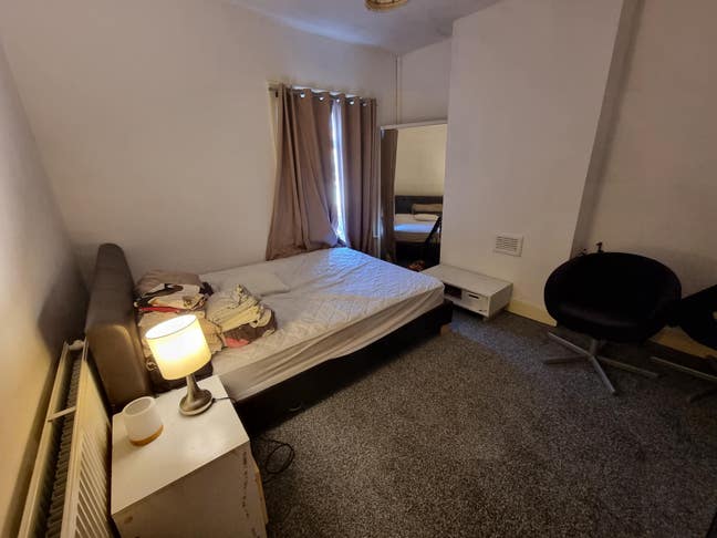 Double room in 2 bed house Main Photo