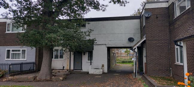 Double walk 2 Farnborough Main & North Station Main Photo