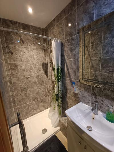 Studio Flat Close to Heathrow  All Bills  Included Main Photo