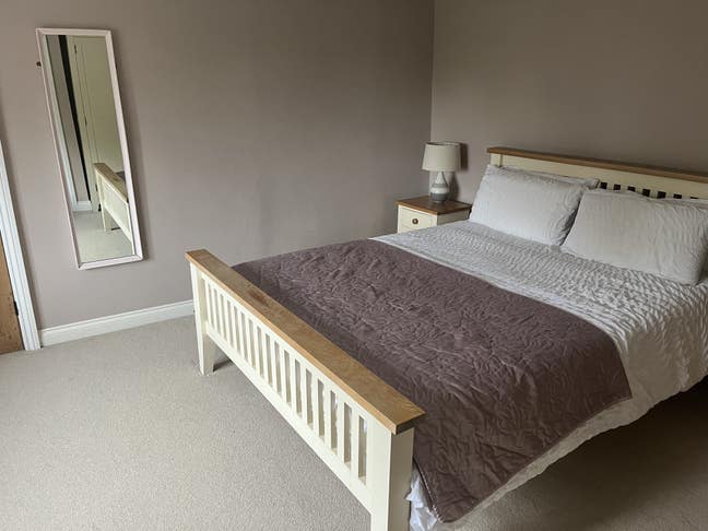 Spacious double room with en suite   Main Photo