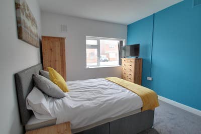 Ellistown | 2 Rooms in 3-Bed House High-Speed WiFi Main Photo