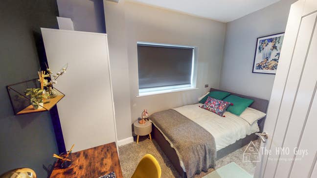 🌟 Fantastic Salford House – Beautiful Design Main Photo