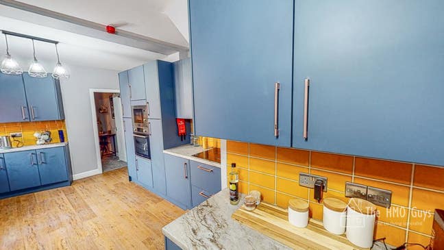 🌟 Fantastic Salford House – Beautiful Design Main Photo