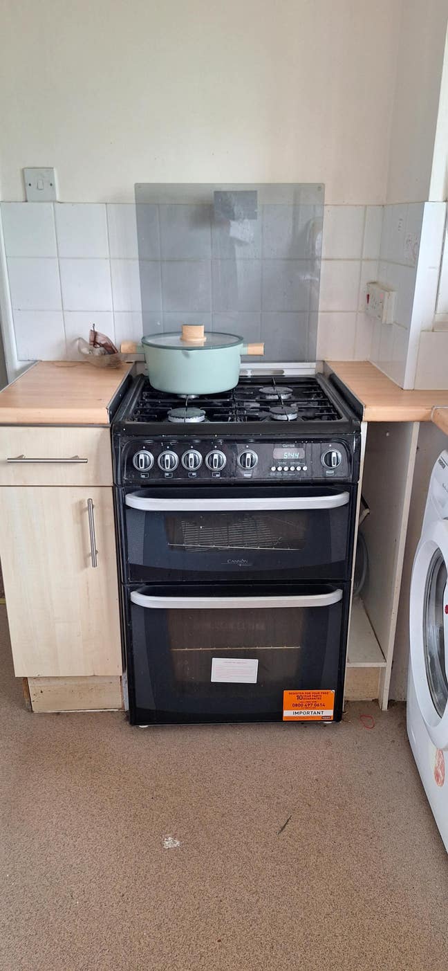 I double and 1 single rooms available  Main Photo