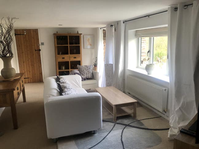 1 bedroom ground floor annexe in stunning location Main Photo