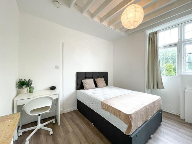 Amazing Room in Highgate Main Photo