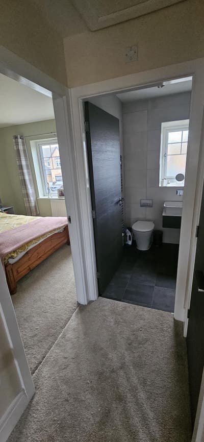 Room to rent in house Main Photo