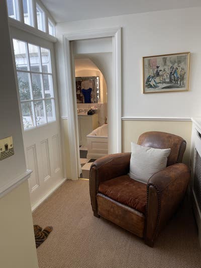 En-suite double in SW1 dream home with own access Main Photo