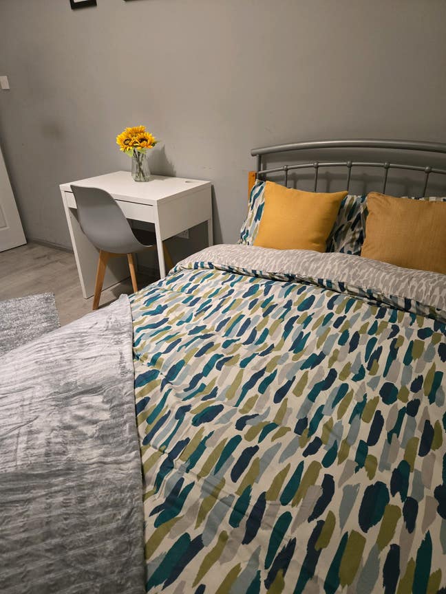 Large Double Room Available Main Photo