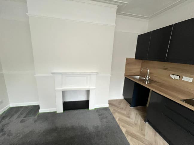 Large double room with new kitchen. Modern. Main Photo