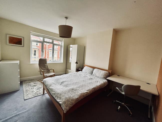 Huge Double Room - Southville,  Mon-Fri. Bills inc Main Photo