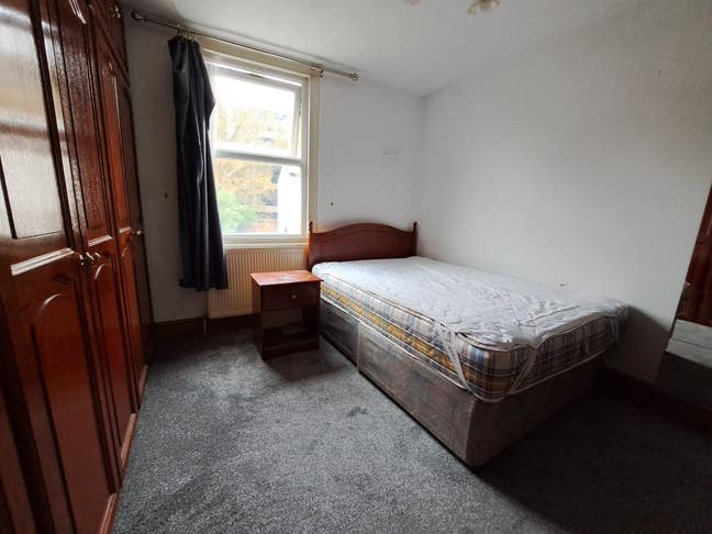 Spacious Double Room to let in Prime RG1 Location Main Photo