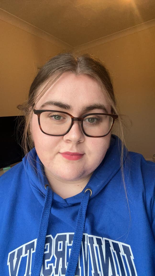 I am a professional female aged 23. I am look... Main Photo