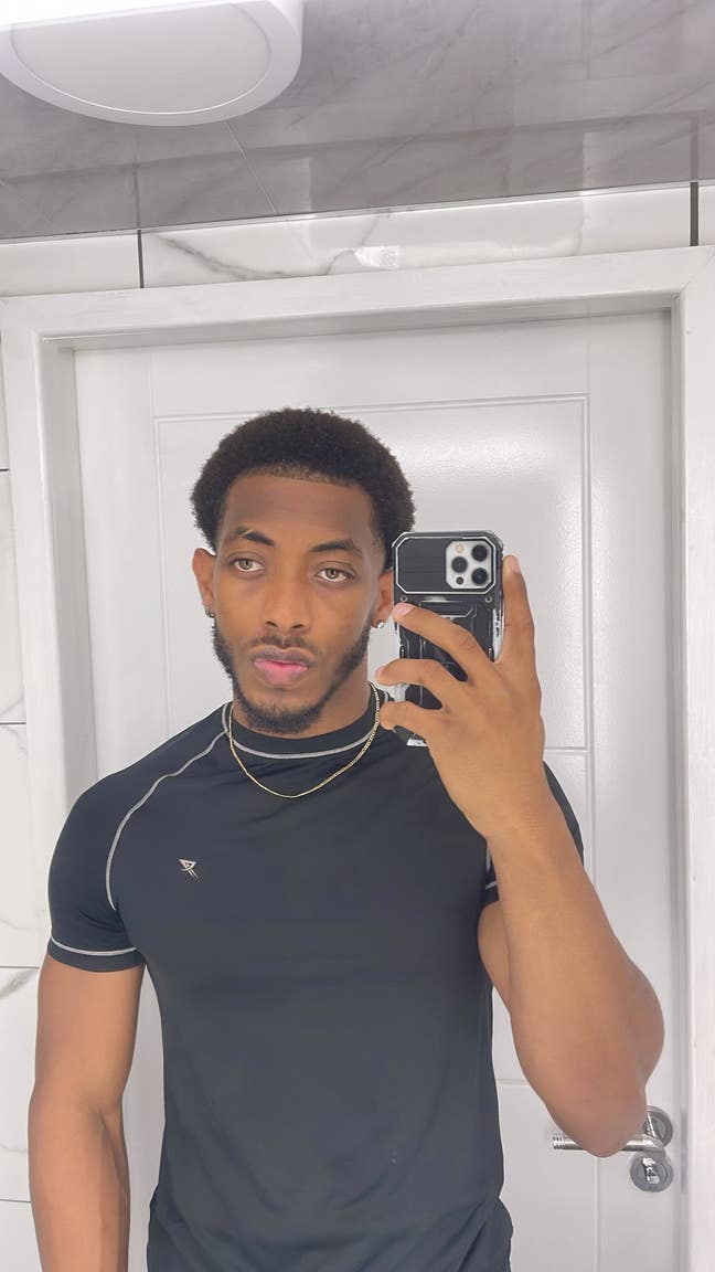 Professional Male seeks a double room Main Photo