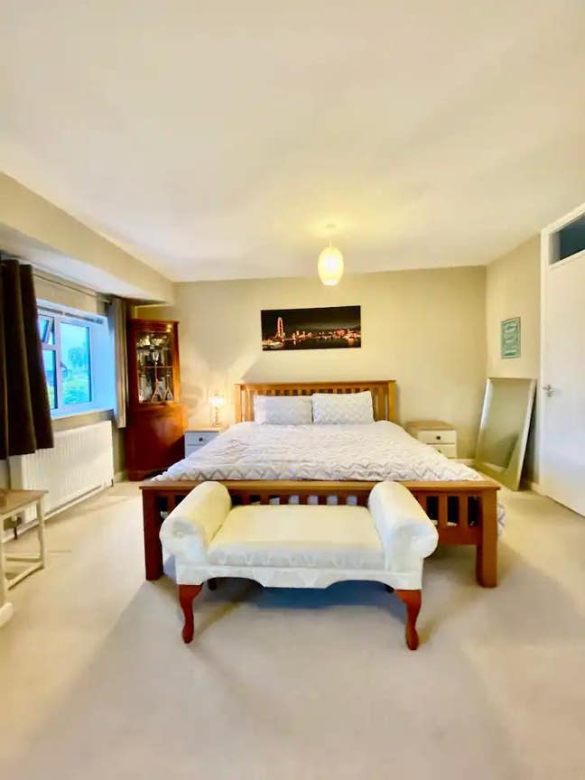 Super King room, ensuite, parking, Long Ashton Main Photo