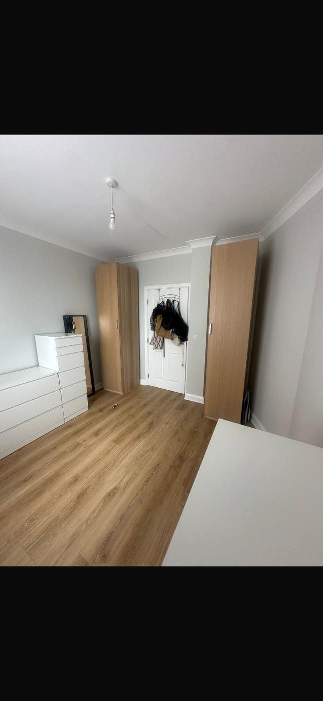  Double  room   in  2  bed  flat  share  -  Females preferred Main Photo