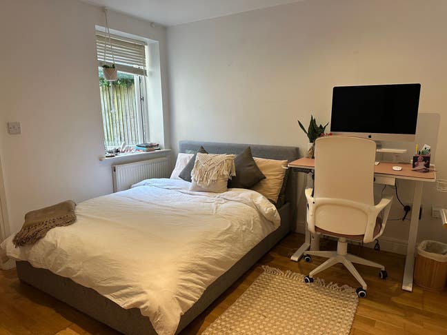Double room with own bathroom & walk in wardrobe Main Photo