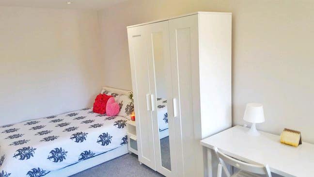 Fantastic room with kitchenette Great Location Main Photo