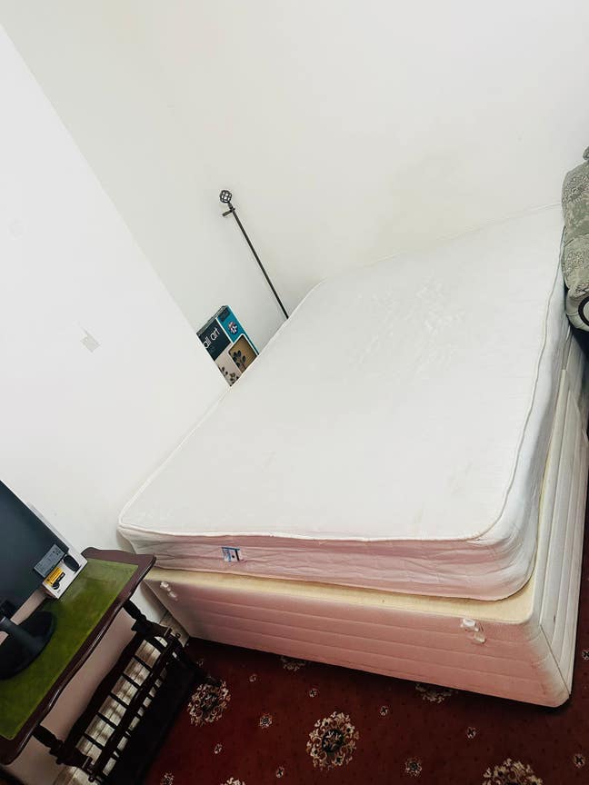 ROOM TO LET  Main Photo