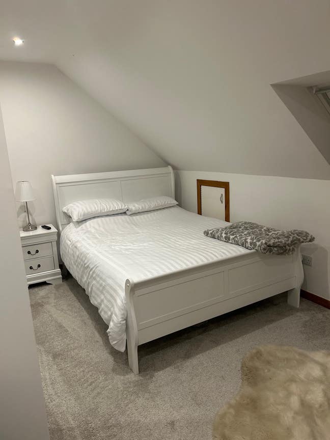 King size Room/Separate living Area Main Photo