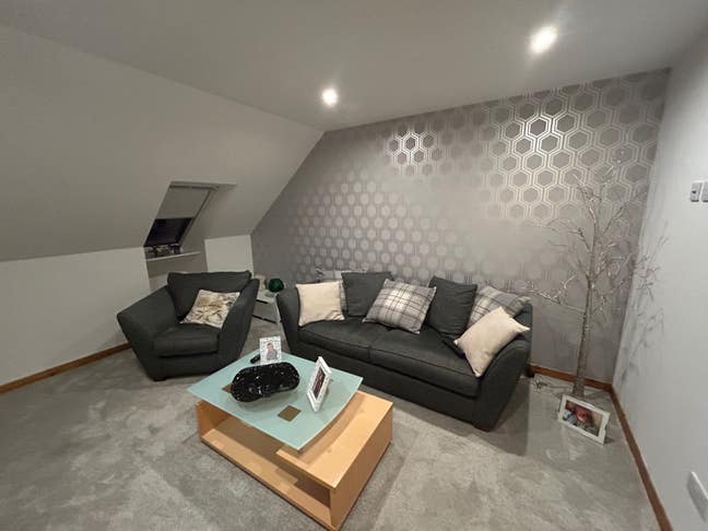 King size Room/Separate living Area Main Photo