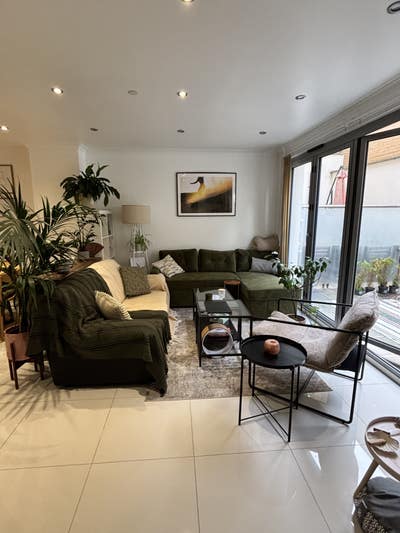 En-suite double in gorgeous De Beauvoir flat Main Photo