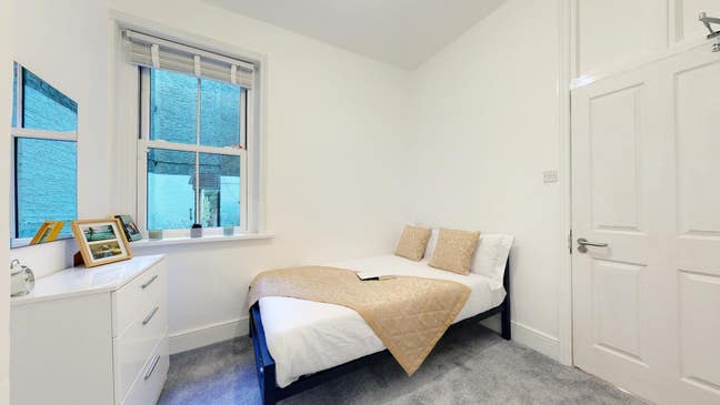 Askew Road dble rm All bills, wifi, ctax p/share Main Photo