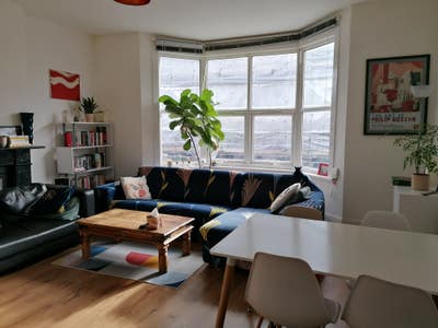 Double room in spacious and sociable house Main Photo