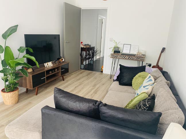 New furnished room with calm and peaceful house Main Photo