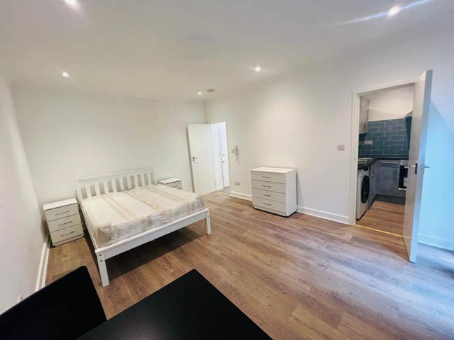 Large Studio with Private Garden Main Photo