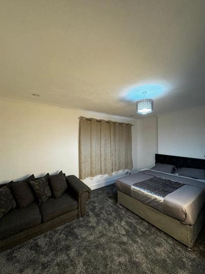Furnished Rooms - Train Station/Town Centre Access Main Photo