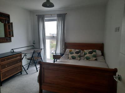 Attractive room in bright modern home  Main Photo